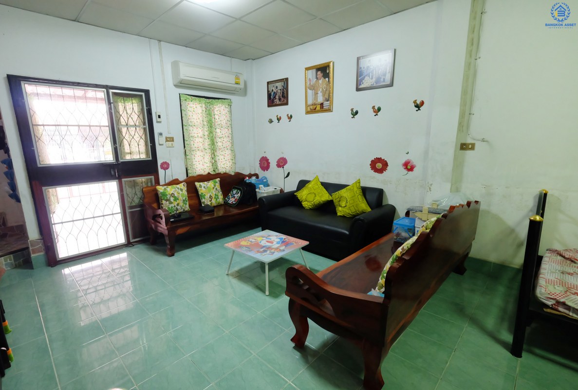 ทาวน์เฮ้าส์มือสองนนทบุรี หมู่บ้าน บัวทอง 2 บางใหญ่ พื้นที่กว้าง พร้อมเครื่องปรับอากาศ 2 เครื่อง ครบครันทุกความสะดวกสบาย เพียง 10 นาทีถึงเซ็นทรัลเวสท์เกต หน้าโครงการติดถนนกาญจนาภิเษก ใกล้รถไฟฟ้าสถานี "คลองบางไผ่"