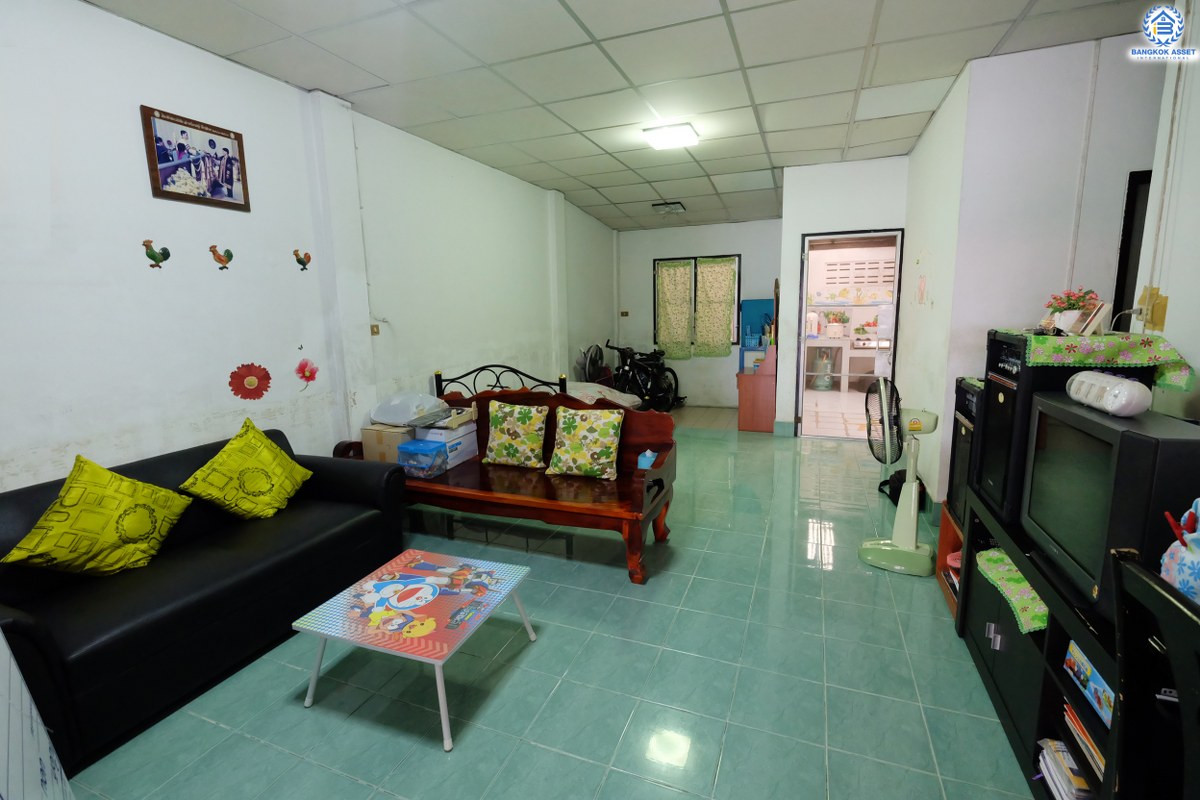 ทาวน์เฮ้าส์มือสองนนทบุรี หมู่บ้าน บัวทอง 2 บางใหญ่ พื้นที่กว้าง พร้อมเครื่องปรับอากาศ 2 เครื่อง ครบครันทุกความสะดวกสบาย เพียง 10 นาทีถึงเซ็นทรัลเวสท์เกต หน้าโครงการติดถนนกาญจนาภิเษก ใกล้รถไฟฟ้าสถานี "คลองบางไผ่"