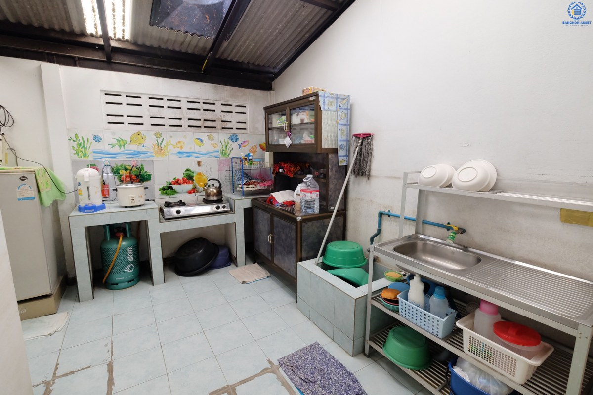 ทาวน์เฮ้าส์มือสองนนทบุรี หมู่บ้าน บัวทอง 2 บางใหญ่ พื้นที่กว้าง พร้อมเครื่องปรับอากาศ 2 เครื่อง ครบครันทุกความสะดวกสบาย เพียง 10 นาทีถึงเซ็นทรัลเวสท์เกต หน้าโครงการติดถนนกาญจนาภิเษก ใกล้รถไฟฟ้าสถานี "คลองบางไผ่"