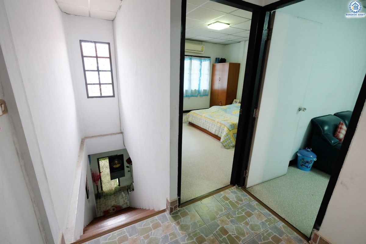 ทาวน์เฮ้าส์มือสองนนทบุรี หมู่บ้าน บัวทอง 2 บางใหญ่ พื้นที่กว้าง พร้อมเครื่องปรับอากาศ 2 เครื่อง ครบครันทุกความสะดวกสบาย เพียง 10 นาทีถึงเซ็นทรัลเวสท์เกต หน้าโครงการติดถนนกาญจนาภิเษก ใกล้รถไฟฟ้าสถานี "คลองบางไผ่"