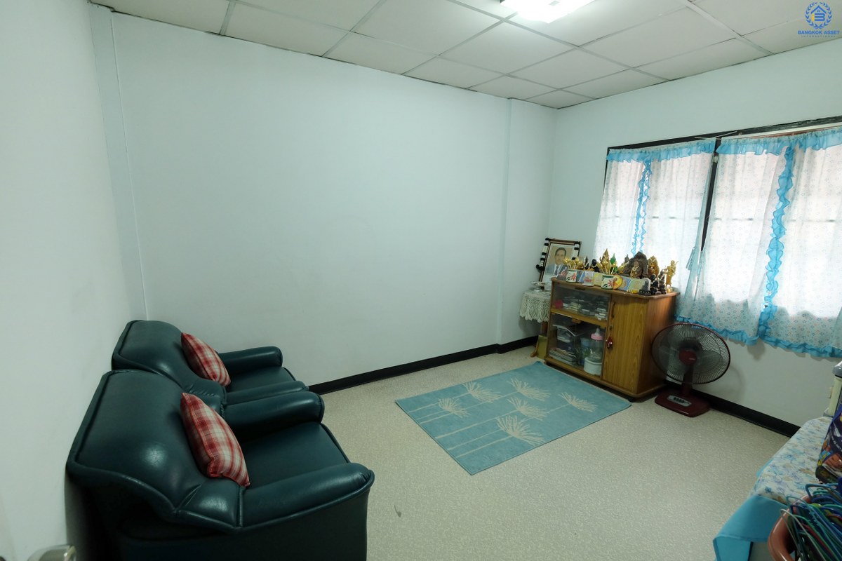 ทาวน์เฮ้าส์มือสองนนทบุรี หมู่บ้าน บัวทอง 2 บางใหญ่ พื้นที่กว้าง พร้อมเครื่องปรับอากาศ 2 เครื่อง ครบครันทุกความสะดวกสบาย เพียง 10 นาทีถึงเซ็นทรัลเวสท์เกต หน้าโครงการติดถนนกาญจนาภิเษก ใกล้รถไฟฟ้าสถานี "คลองบางไผ่"