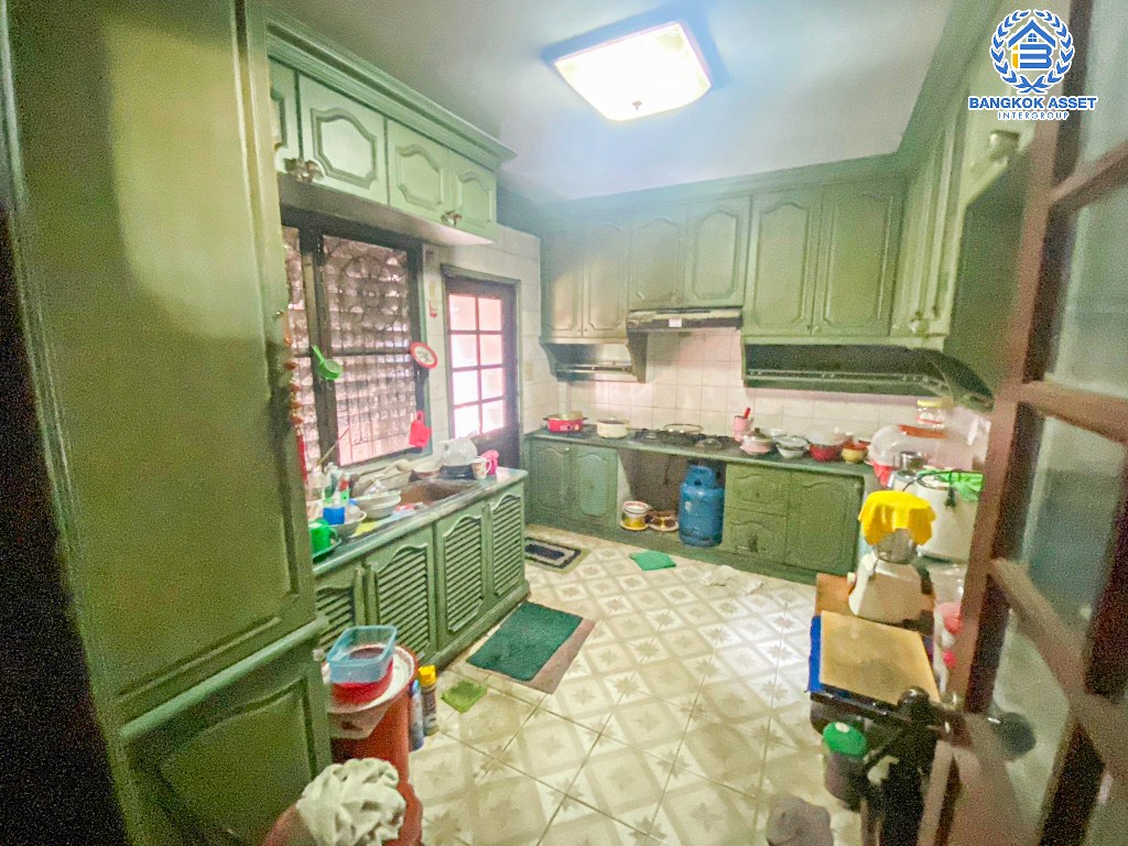 *****บ้านเดี่ยวมือสอง โครงการ กฤษดานคร20 ปิ่นเกล้า เนื้อที่ 104 ตร.ว. ฟังก์ชัน 3 ห้องนอน 3 ห้องน้ำ 2 ที่จอดรถ บ้านหลังใหญ่ บนพื้นที่กว้างขวาง การเดินทางสะดวก เชื่อมต่อถนนบรมราชชนนี ถนนเพชรเกษม ถนนพุทธมณฑลสาย2 ใกล้ห้างสรรพสินค้าเซ็นทรัล ปิ่นเกล้า ใกล้จุดขึ้นทางด่วน "กาญจนาภิเษก"...