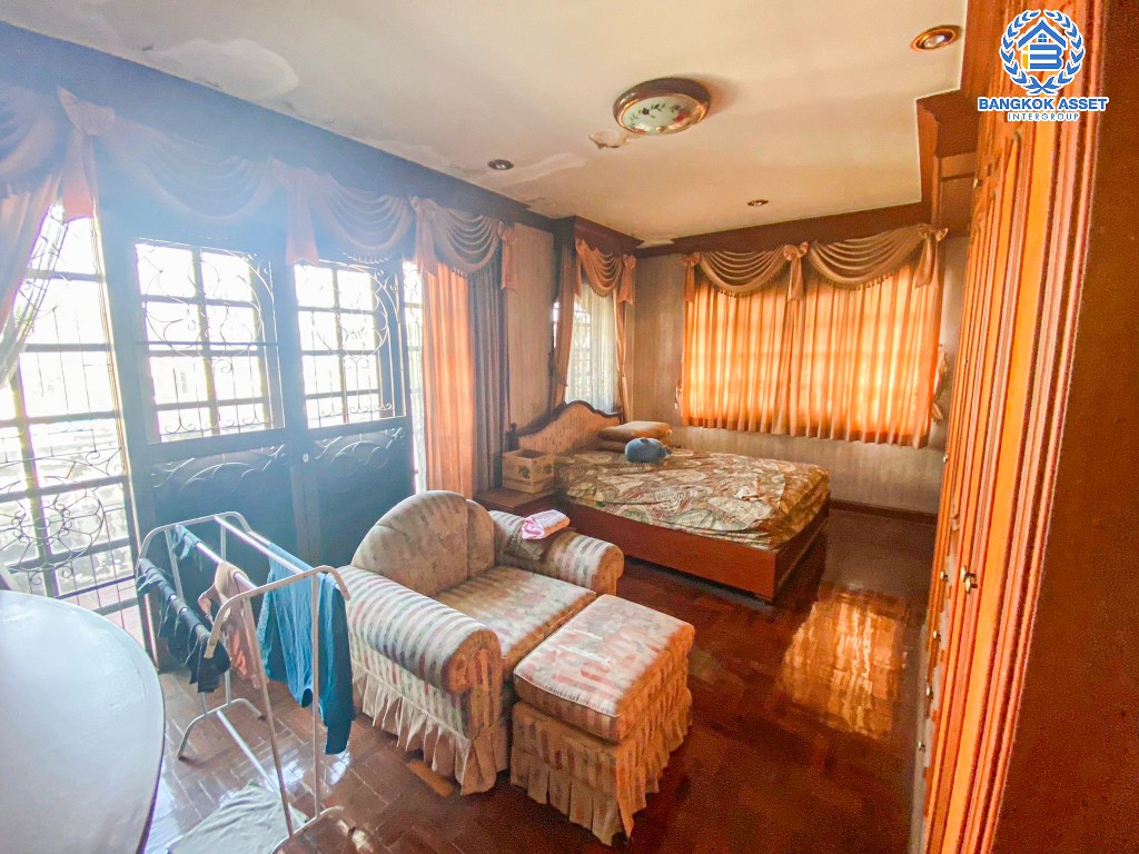 *****บ้านเดี่ยวมือสอง โครงการ กฤษดานคร20 ปิ่นเกล้า เนื้อที่ 104 ตร.ว. ฟังก์ชัน 3 ห้องนอน 3 ห้องน้ำ 2 ที่จอดรถ บ้านหลังใหญ่ บนพื้นที่กว้างขวาง การเดินทางสะดวก เชื่อมต่อถนนบรมราชชนนี ถนนเพชรเกษม ถนนพุทธมณฑลสาย2 ใกล้ห้างสรรพสินค้าเซ็นทรัล ปิ่นเกล้า ใกล้จุดขึ้นทางด่วน "กาญจนาภิเษก"...