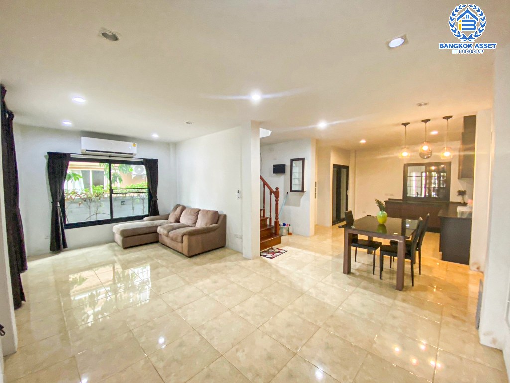 *****บ้านเดี่ยวมือสอง โครงการ มณีรินทร์ เลค แอนด์ พาร์ค 345 เนื้อที่ 62.20 ตร.ว. ฟังก์ชัน 4 ห้องนอน 2 ห้องน้ำ 3 ที่จอดรถ ทำเลเดินทางสะดวก เชื่อมต่อถนนศรีสมาน ถนนกาญจนาภิเษก ถนนสะพานนนทบุรี-บางบัวทอง(345) ใกล้ห้างสรรพสินค้าเซ็นทรัลเวสต์วิลล์ และจุดขึ้นทางด่วน "ศรีสมาน"