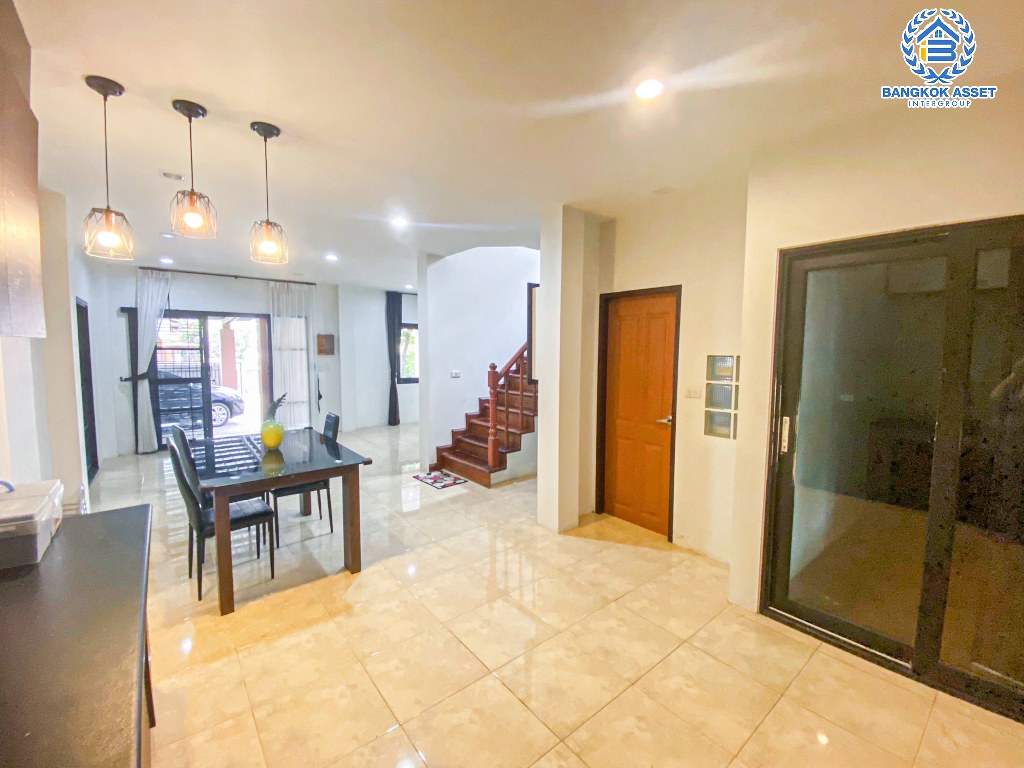 *****บ้านเดี่ยวมือสอง โครงการ มณีรินทร์ เลค แอนด์ พาร์ค 345 เนื้อที่ 62.20 ตร.ว. ฟังก์ชัน 4 ห้องนอน 2 ห้องน้ำ 3 ที่จอดรถ ทำเลเดินทางสะดวก เชื่อมต่อถนนศรีสมาน ถนนกาญจนาภิเษก ถนนสะพานนนทบุรี-บางบัวทอง(345) ใกล้ห้างสรรพสินค้าเซ็นทรัลเวสต์วิลล์ และจุดขึ้นทางด่วน "ศรีสมาน"