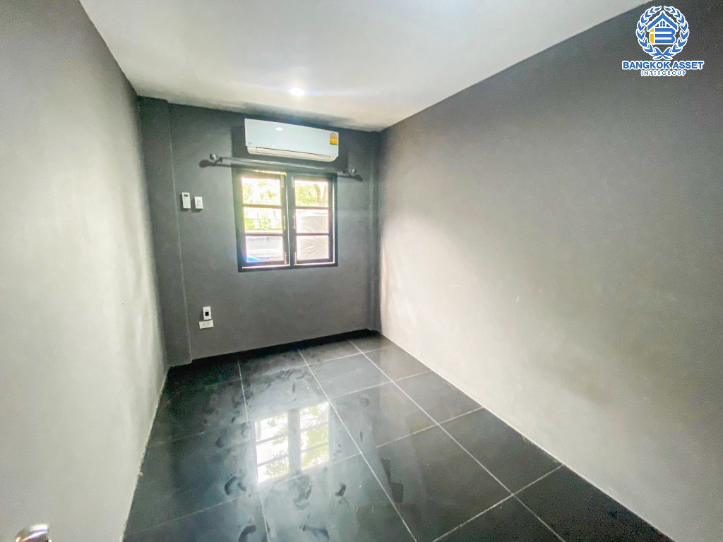 *****บ้านเดี่ยวมือสอง โครงการ มณีรินทร์ เลค แอนด์ พาร์ค 345 เนื้อที่ 62.20 ตร.ว. ฟังก์ชัน 4 ห้องนอน 2 ห้องน้ำ 3 ที่จอดรถ ทำเลเดินทางสะดวก เชื่อมต่อถนนศรีสมาน ถนนกาญจนาภิเษก ถนนสะพานนนทบุรี-บางบัวทอง(345) ใกล้ห้างสรรพสินค้าเซ็นทรัลเวสต์วิลล์ และจุดขึ้นทางด่วน "ศรีสมาน"