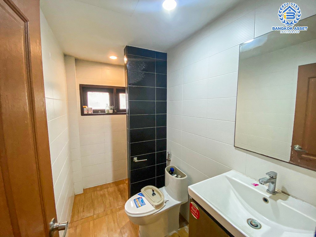 *****บ้านเดี่ยวมือสอง โครงการ มณีรินทร์ เลค แอนด์ พาร์ค 345 เนื้อที่ 62.20 ตร.ว. ฟังก์ชัน 4 ห้องนอน 2 ห้องน้ำ 3 ที่จอดรถ ทำเลเดินทางสะดวก เชื่อมต่อถนนศรีสมาน ถนนกาญจนาภิเษก ถนนสะพานนนทบุรี-บางบัวทอง(345) ใกล้ห้างสรรพสินค้าเซ็นทรัลเวสต์วิลล์ และจุดขึ้นทางด่วน "ศรีสมาน"