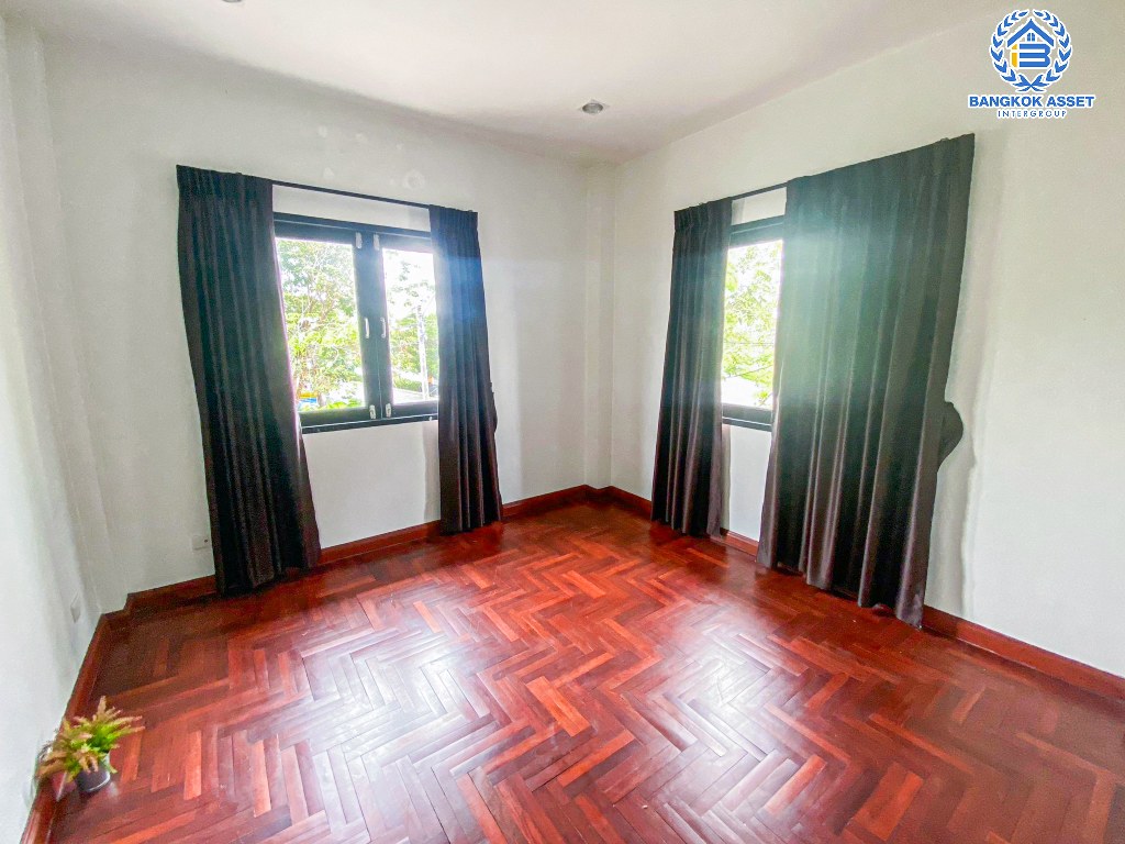 *****บ้านเดี่ยวมือสอง โครงการ มณีรินทร์ เลค แอนด์ พาร์ค 345 เนื้อที่ 62.20 ตร.ว. ฟังก์ชัน 4 ห้องนอน 2 ห้องน้ำ 3 ที่จอดรถ ทำเลเดินทางสะดวก เชื่อมต่อถนนศรีสมาน ถนนกาญจนาภิเษก ถนนสะพานนนทบุรี-บางบัวทอง(345) ใกล้ห้างสรรพสินค้าเซ็นทรัลเวสต์วิลล์ และจุดขึ้นทางด่วน "ศรีสมาน"