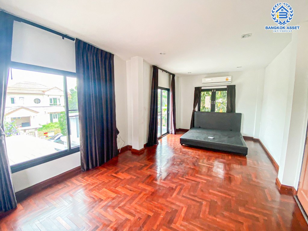 *****บ้านเดี่ยวมือสอง โครงการ มณีรินทร์ เลค แอนด์ พาร์ค 345 เนื้อที่ 62.20 ตร.ว. ฟังก์ชัน 4 ห้องนอน 2 ห้องน้ำ 3 ที่จอดรถ ทำเลเดินทางสะดวก เชื่อมต่อถนนศรีสมาน ถนนกาญจนาภิเษก ถนนสะพานนนทบุรี-บางบัวทอง(345) ใกล้ห้างสรรพสินค้าเซ็นทรัลเวสต์วิลล์ และจุดขึ้นทางด่วน "ศรีสมาน"