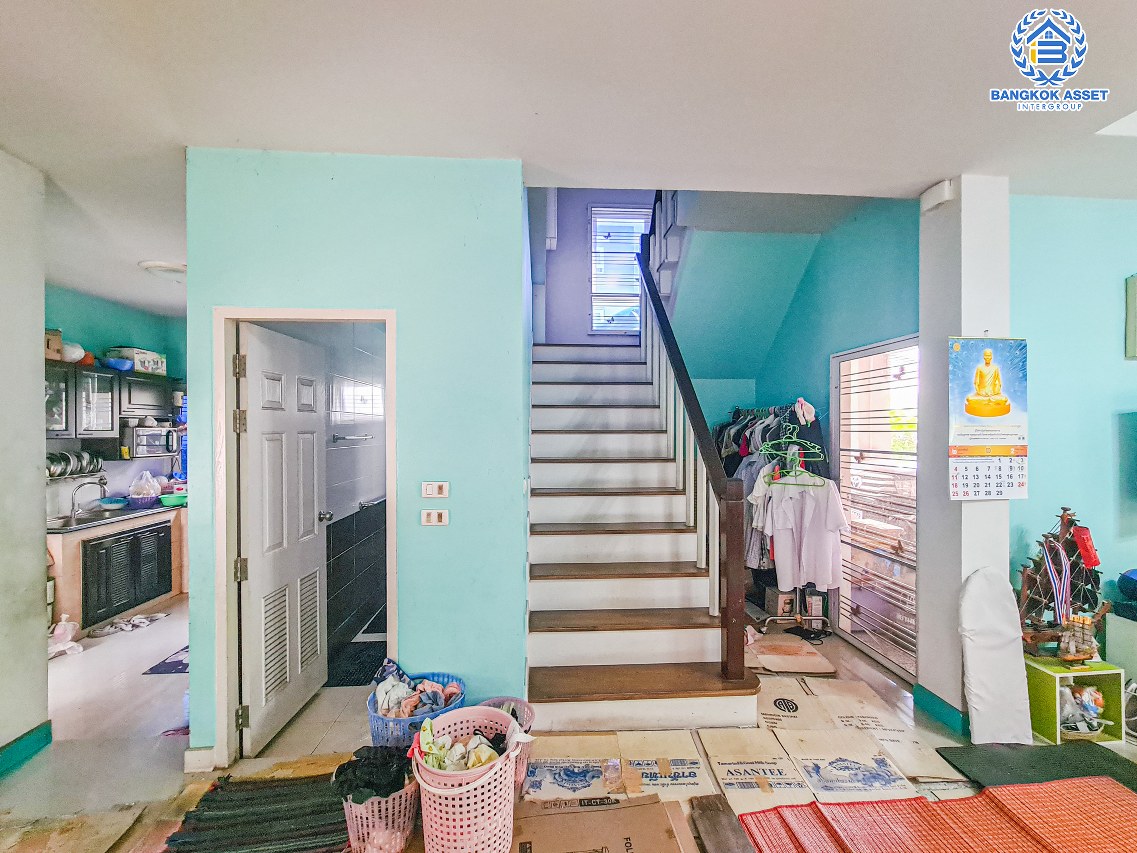 *****บ้านเดี่ยวมือสองนนทบุรี โครงการ เดอะลิฟวิ่ง3 บ้านกล้วย-ไทรน้อย เนื้อที่กว้างเกือบ 56 ตร.ว. ฟังก์ชัน 3 ห้องนอน 3 ห้องน้ำ 2 ที่จอดรถ บ้านภายในสภาพดี บนทำเลเดินทางสะดวก ติดถนนกาญจนาภิเษก ใกล้เซ็นทรัลเวสต์เกต และรถไฟฟ้าสายสีม่วง "สถานีคลองบางไผ่" จองเลย!