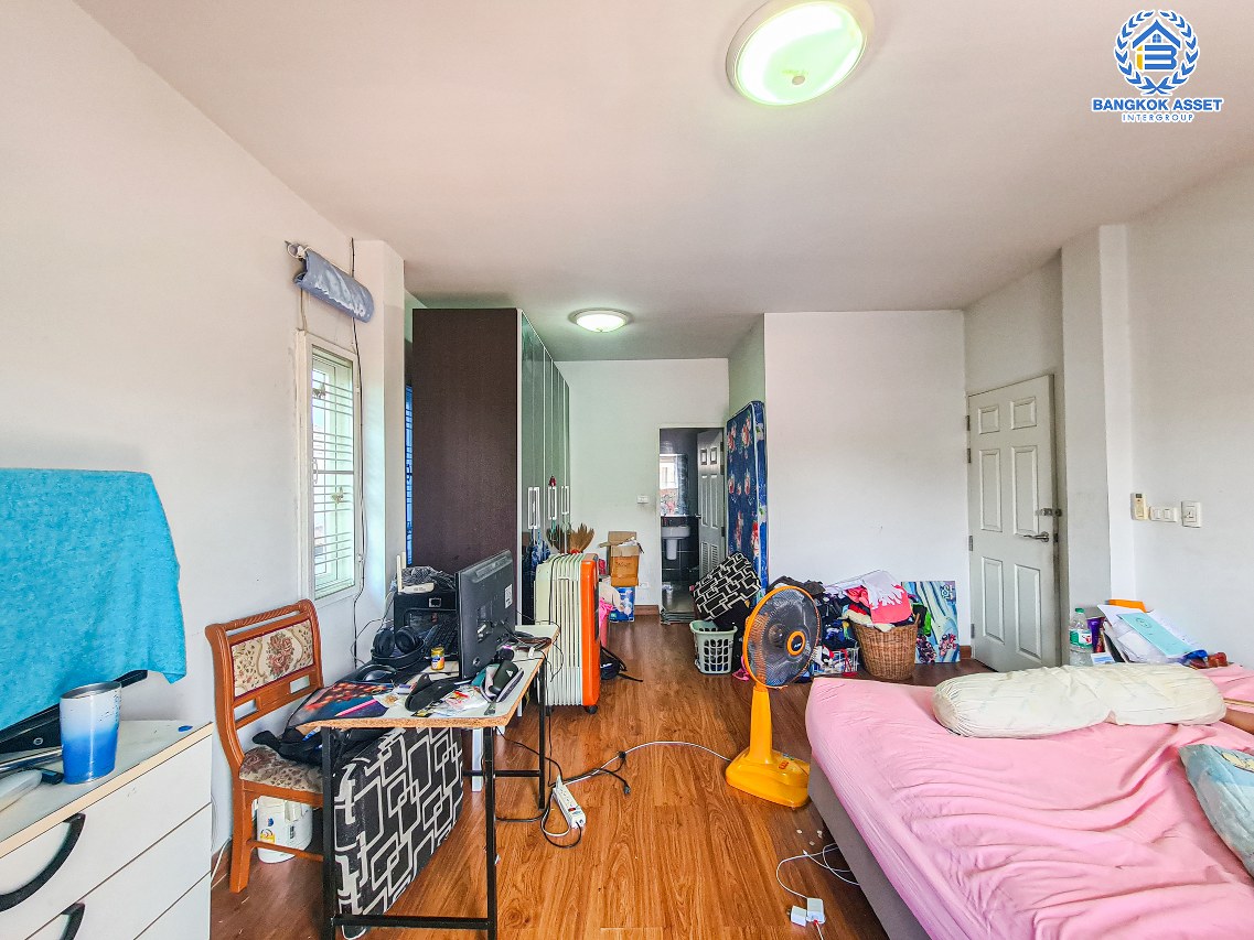 *****บ้านเดี่ยวมือสองนนทบุรี โครงการ เดอะลิฟวิ่ง3 บ้านกล้วย-ไทรน้อย เนื้อที่กว้างเกือบ 56 ตร.ว. ฟังก์ชัน 3 ห้องนอน 3 ห้องน้ำ 2 ที่จอดรถ บ้านภายในสภาพดี บนทำเลเดินทางสะดวก ติดถนนกาญจนาภิเษก ใกล้เซ็นทรัลเวสต์เกต และรถไฟฟ้าสายสีม่วง "สถานีคลองบางไผ่" จองเลย!