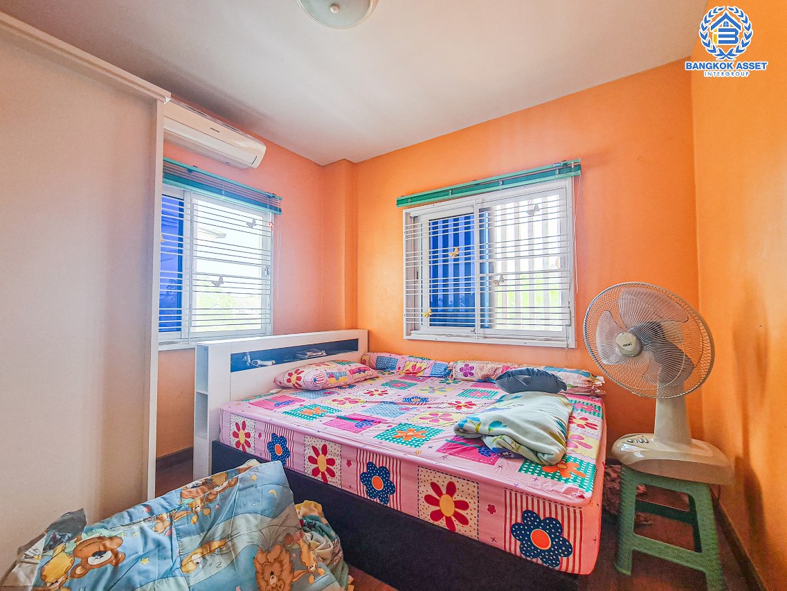 *****บ้านเดี่ยวมือสองนนทบุรี โครงการ เดอะลิฟวิ่ง3 บ้านกล้วย-ไทรน้อย เนื้อที่กว้างเกือบ 56 ตร.ว. ฟังก์ชัน 3 ห้องนอน 3 ห้องน้ำ 2 ที่จอดรถ บ้านภายในสภาพดี บนทำเลเดินทางสะดวก ติดถนนกาญจนาภิเษก ใกล้เซ็นทรัลเวสต์เกต และรถไฟฟ้าสายสีม่วง "สถานีคลองบางไผ่" จองเลย!