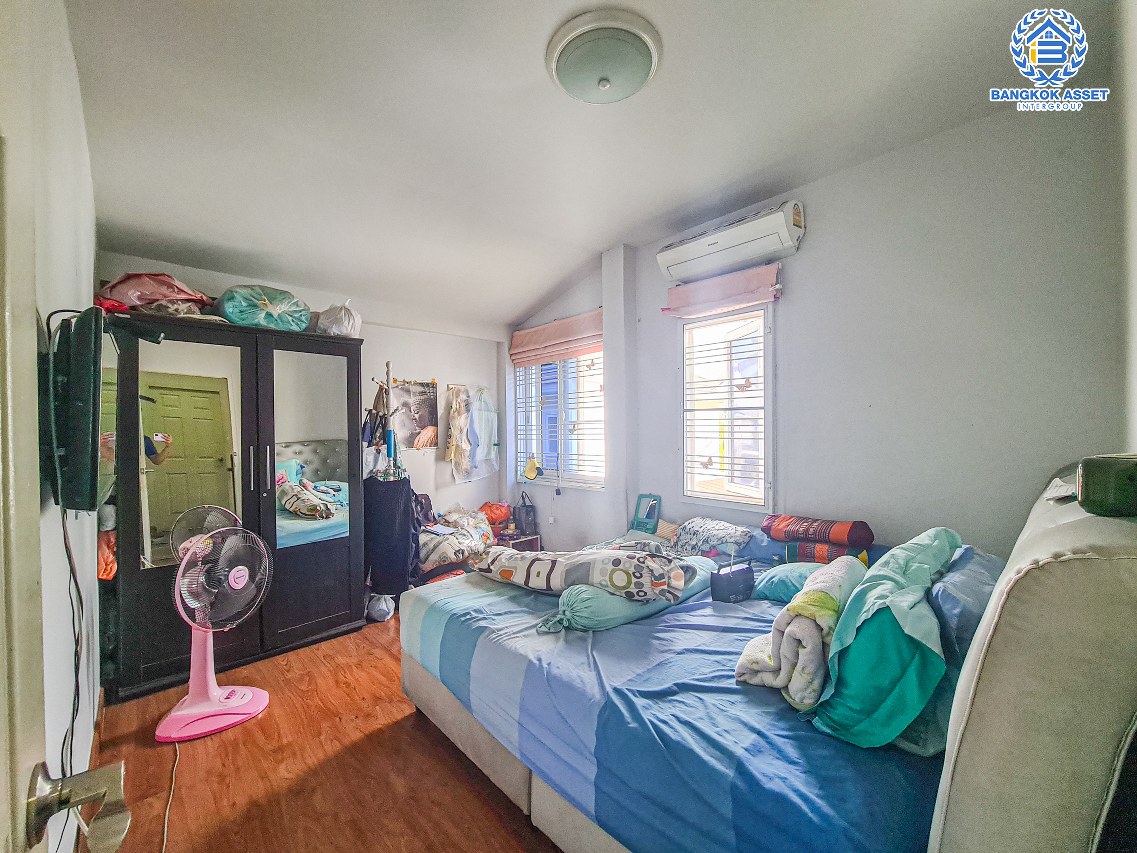 *****บ้านเดี่ยวมือสองนนทบุรี โครงการ เดอะลิฟวิ่ง3 บ้านกล้วย-ไทรน้อย เนื้อที่กว้างเกือบ 56 ตร.ว. ฟังก์ชัน 3 ห้องนอน 3 ห้องน้ำ 2 ที่จอดรถ บ้านภายในสภาพดี บนทำเลเดินทางสะดวก ติดถนนกาญจนาภิเษก ใกล้เซ็นทรัลเวสต์เกต และรถไฟฟ้าสายสีม่วง "สถานีคลองบางไผ่" จองเลย!