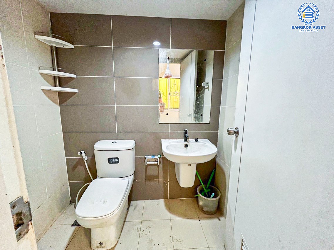 *****ทาวน์เฮ้าส์มือสองกรุงเทพฯ โครงการ เดอะคอนเนค ดอนเมือง-เทิดราชัน เนื้อที่ 18.7 ตร.ว. ฟังก์ชัน 3 ห้องนอน 2 ห้องน้ำ บ้านสภาพดี พร้อมเข้าอยู่ บนทำเลเดินทางสะดวก เชื่อมต่อถนนสรงประภา, ถนนวิภาวดีรังสิต, ถนนศรีสมาน ใกล้รถไฟฟ้าสายสีแดง "สถานีดอนเมือง" และทางด่วน "ศรีสมาน"