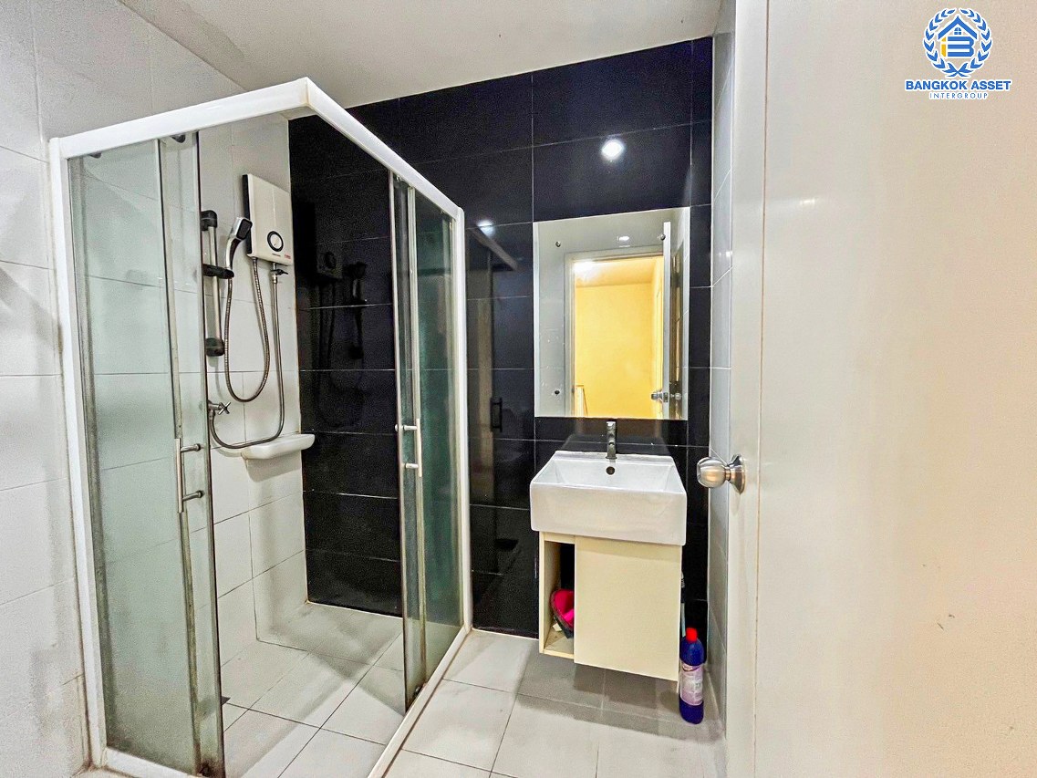 *****ทาวน์เฮ้าส์มือสองกรุงเทพฯ โครงการ เดอะคอนเนค ดอนเมือง-เทิดราชัน เนื้อที่ 18.7 ตร.ว. ฟังก์ชัน 3 ห้องนอน 2 ห้องน้ำ บ้านสภาพดี พร้อมเข้าอยู่ บนทำเลเดินทางสะดวก เชื่อมต่อถนนสรงประภา, ถนนวิภาวดีรังสิต, ถนนศรีสมาน ใกล้รถไฟฟ้าสายสีแดง "สถานีดอนเมือง" และทางด่วน "ศรีสมาน"