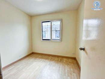 *****ทาวน์เฮ้าส์มือสองกรุงเทพฯ โครงการ เดอะคอนเนค ดอนเมือง-เทิดราชัน เนื้อที่ 18.7 ตร.ว. ฟังก์ชัน 3 ห้องนอน 2 ห้องน้ำ บ้านสภาพดี พร้อมเข้าอยู่ บนทำเลเดินทางสะดวก เชื่อมต่อถนนสรงประภา, ถนนวิภาวดีรังสิต, ถนนศรีสมาน ใกล้รถไฟฟ้าสายสีแดง "สถานีดอนเมือง" และทางด่วน "ศรีสมาน"