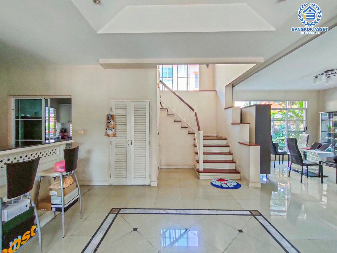 *****บ้านเดี่ยวมือสองนนทบุรี โครงการ นันทวัน พระราม5 เนื้อที่กว้างขวางถึง 97 ตร.ว. ฟังก์ชัน 4 ห้องนอน 3 ห้องน้ำ 2 ที่จอดรถ บ้านพร้อมอยู่ แถมฟรี! 6 เครื่องปรับอากาศ บนทำเลเดินทางสะดวก ติดถนนนครอินทร์ ใกล้รถไฟฟ้าสายสีม่วง "สถานีบางรักใหญ่" และทางด่วน "ศรีรัช" จองเลย!