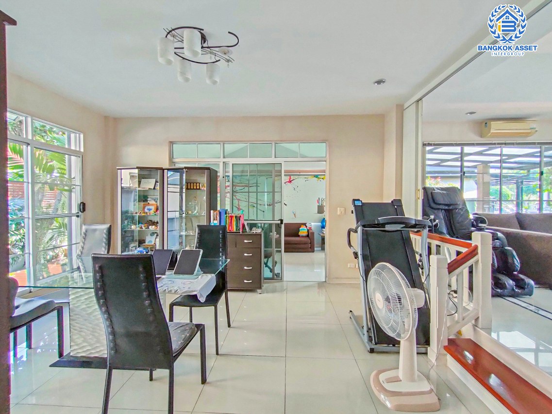 *****บ้านเดี่ยวมือสองนนทบุรี โครงการ นันทวัน พระราม5 เนื้อที่กว้างขวางถึง 97 ตร.ว. ฟังก์ชัน 4 ห้องนอน 3 ห้องน้ำ 2 ที่จอดรถ บ้านพร้อมอยู่ แถมฟรี! 6 เครื่องปรับอากาศ บนทำเลเดินทางสะดวก ติดถนนนครอินทร์ ใกล้รถไฟฟ้าสายสีม่วง "สถานีบางรักใหญ่" และทางด่วน "ศรีรัช" จองเลย!