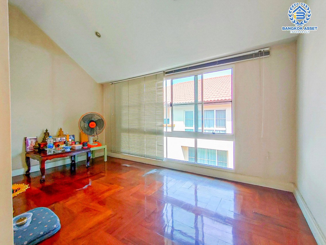 *****บ้านเดี่ยวมือสองนนทบุรี โครงการ นันทวัน พระราม5 เนื้อที่กว้างขวางถึง 97 ตร.ว. ฟังก์ชัน 4 ห้องนอน 3 ห้องน้ำ 2 ที่จอดรถ บ้านพร้อมอยู่ แถมฟรี! 6 เครื่องปรับอากาศ บนทำเลเดินทางสะดวก ติดถนนนครอินทร์ ใกล้รถไฟฟ้าสายสีม่วง "สถานีบางรักใหญ่" และทางด่วน "ศรีรัช" จองเลย!