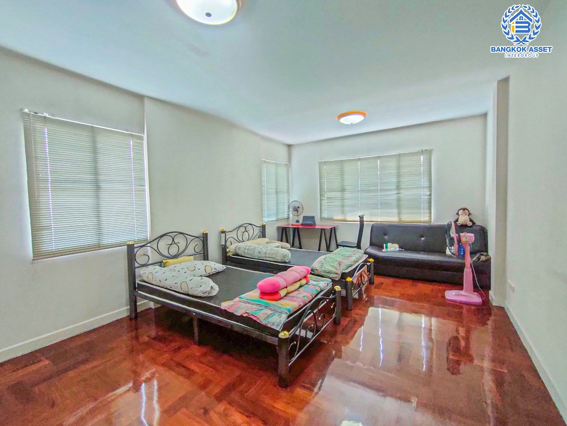 *****บ้านเดี่ยวมือสองนนทบุรี โครงการ นันทวัน พระราม5 เนื้อที่กว้างขวางถึง 97 ตร.ว. ฟังก์ชัน 4 ห้องนอน 3 ห้องน้ำ 2 ที่จอดรถ บ้านพร้อมอยู่ แถมฟรี! 6 เครื่องปรับอากาศ บนทำเลเดินทางสะดวก ติดถนนนครอินทร์ ใกล้รถไฟฟ้าสายสีม่วง "สถานีบางรักใหญ่" และทางด่วน "ศรีรัช" จองเลย!