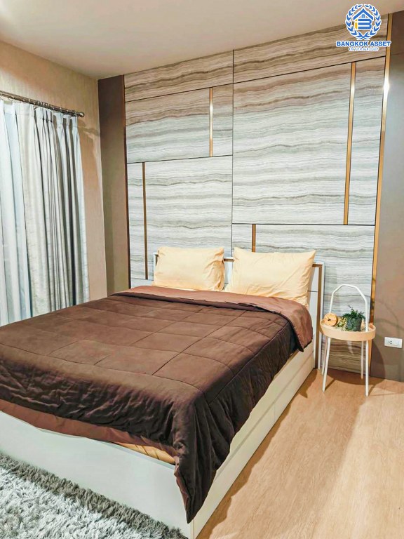 *****ทาวน์เฮ้าส์มือสอง โครงการ ฟลอรา ติวานนท์ หลังมุม เนื้อที่ 23.50 ตร.ว. ฟังก์ชัน 4 ห้องนอน 3 ห้องน้ำ 2 ที่จอดรถ บ้านสวยสไตล์ Modern ภายในเหมือนใหม่ โครงการบนทำเลดี เชื่อมต่อถนนประชาราษฎร์ ถนนติวานนท์ ถนนพิบูลย์สงคราม ใกล้รถไฟฟ้าสายสีม่วง "สถานีแยกติวานนท์" และจุดขึ้นทางด่วน "ศรีรัช"