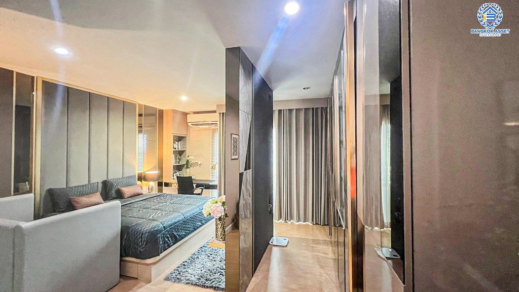 *****ทาวน์เฮ้าส์มือสอง โครงการ ฟลอรา ติวานนท์ หลังมุม เนื้อที่ 23.50 ตร.ว. ฟังก์ชัน 4 ห้องนอน 3 ห้องน้ำ 2 ที่จอดรถ บ้านสวยสไตล์ Modern ภายในเหมือนใหม่ โครงการบนทำเลดี เชื่อมต่อถนนประชาราษฎร์ ถนนติวานนท์ ถนนพิบูลย์สงคราม ใกล้รถไฟฟ้าสายสีม่วง "สถานีแยกติวานนท์" และจุดขึ้นทางด่วน "ศรีรัช"