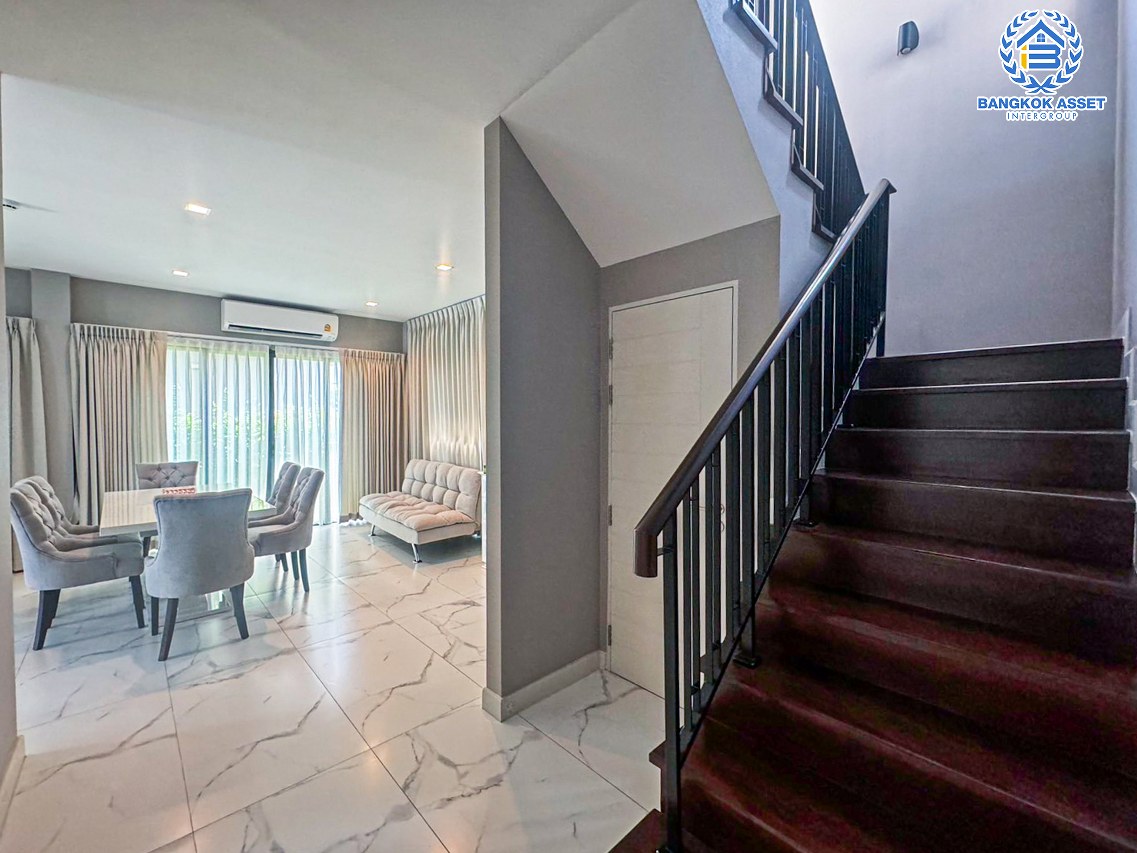 *****บ้านเดี่ยวมือสองนนทบุรี โครงการ บางกอกบูเลอวาร์ด ซิกเนเจอร์ ประชาชื่น เนื้อที่กว้างเกือบ 54 ตร.ว. ฟังก์ชัน 4 ห้องนอน 4 ห้องน้ำ 2 ที่จอดรถ บ้านสภาพสวยมาก มีความเป็นส่วนตัวสูง บนทำเลดี เชื่อมต่อ ถนนติวานนท์, ถนนงามวงศ์วาน ใกล้รถไฟฟ้าสายสีชมพู "สถานีสามัคคี" และทางด่วน "ศรีรัช"