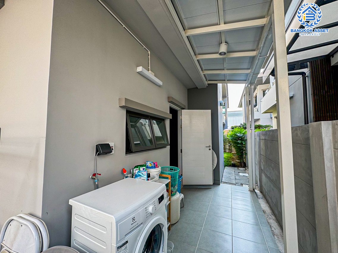 *****บ้านเดี่ยวมือสองนนทบุรี โครงการ บางกอกบูเลอวาร์ด ซิกเนเจอร์ ประชาชื่น เนื้อที่กว้างเกือบ 54 ตร.ว. ฟังก์ชัน 4 ห้องนอน 4 ห้องน้ำ 2 ที่จอดรถ บ้านสภาพสวยมาก มีความเป็นส่วนตัวสูง บนทำเลดี เชื่อมต่อ ถนนติวานนท์, ถนนงามวงศ์วาน ใกล้รถไฟฟ้าสายสีชมพู "สถานีสามัคคี" และทางด่วน "ศรีรัช"