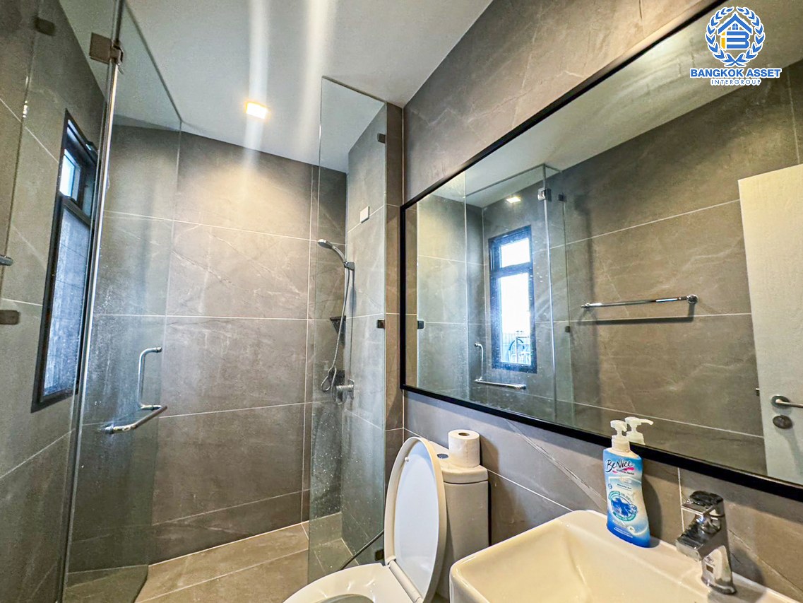 *****บ้านเดี่ยวมือสองนนทบุรี โครงการ บางกอกบูเลอวาร์ด ซิกเนเจอร์ ประชาชื่น เนื้อที่กว้างเกือบ 54 ตร.ว. ฟังก์ชัน 4 ห้องนอน 4 ห้องน้ำ 2 ที่จอดรถ บ้านสภาพสวยมาก มีความเป็นส่วนตัวสูง บนทำเลดี เชื่อมต่อ ถนนติวานนท์, ถนนงามวงศ์วาน ใกล้รถไฟฟ้าสายสีชมพู "สถานีสามัคคี" และทางด่วน "ศรีรัช"