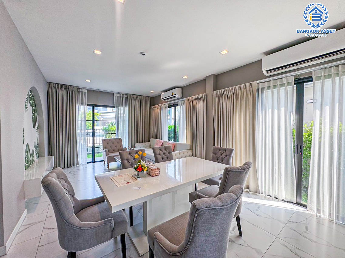 *****บ้านเดี่ยวมือสองนนทบุรี โครงการ บางกอกบูเลอวาร์ด ซิกเนเจอร์ ประชาชื่น เนื้อที่กว้างเกือบ 54 ตร.ว. ฟังก์ชัน 4 ห้องนอน 4 ห้องน้ำ 2 ที่จอดรถ บ้านสภาพสวยมาก มีความเป็นส่วนตัวสูง บนทำเลดี เชื่อมต่อ ถนนติวานนท์, ถนนงามวงศ์วาน ใกล้รถไฟฟ้าสายสีชมพู "สถานีสามัคคี" และทางด่วน "ศรีรัช"