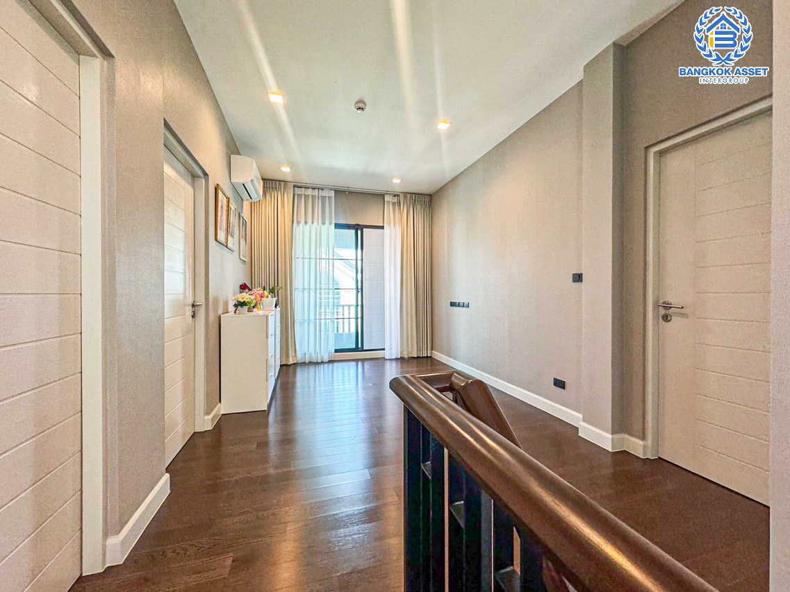 *****บ้านเดี่ยวมือสองนนทบุรี โครงการ บางกอกบูเลอวาร์ด ซิกเนเจอร์ ประชาชื่น เนื้อที่กว้างเกือบ 54 ตร.ว. ฟังก์ชัน 4 ห้องนอน 4 ห้องน้ำ 2 ที่จอดรถ บ้านสภาพสวยมาก มีความเป็นส่วนตัวสูง บนทำเลดี เชื่อมต่อ ถนนติวานนท์, ถนนงามวงศ์วาน ใกล้รถไฟฟ้าสายสีชมพู "สถานีสามัคคี" และทางด่วน "ศรีรัช"