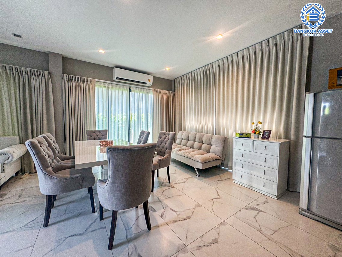 *****บ้านเดี่ยวมือสองนนทบุรี โครงการ บางกอกบูเลอวาร์ด ซิกเนเจอร์ ประชาชื่น เนื้อที่กว้างเกือบ 54 ตร.ว. ฟังก์ชัน 4 ห้องนอน 4 ห้องน้ำ 2 ที่จอดรถ บ้านสภาพสวยมาก มีความเป็นส่วนตัวสูง บนทำเลดี เชื่อมต่อ ถนนติวานนท์, ถนนงามวงศ์วาน ใกล้รถไฟฟ้าสายสีชมพู "สถานีสามัคคี" และทางด่วน "ศรีรัช"