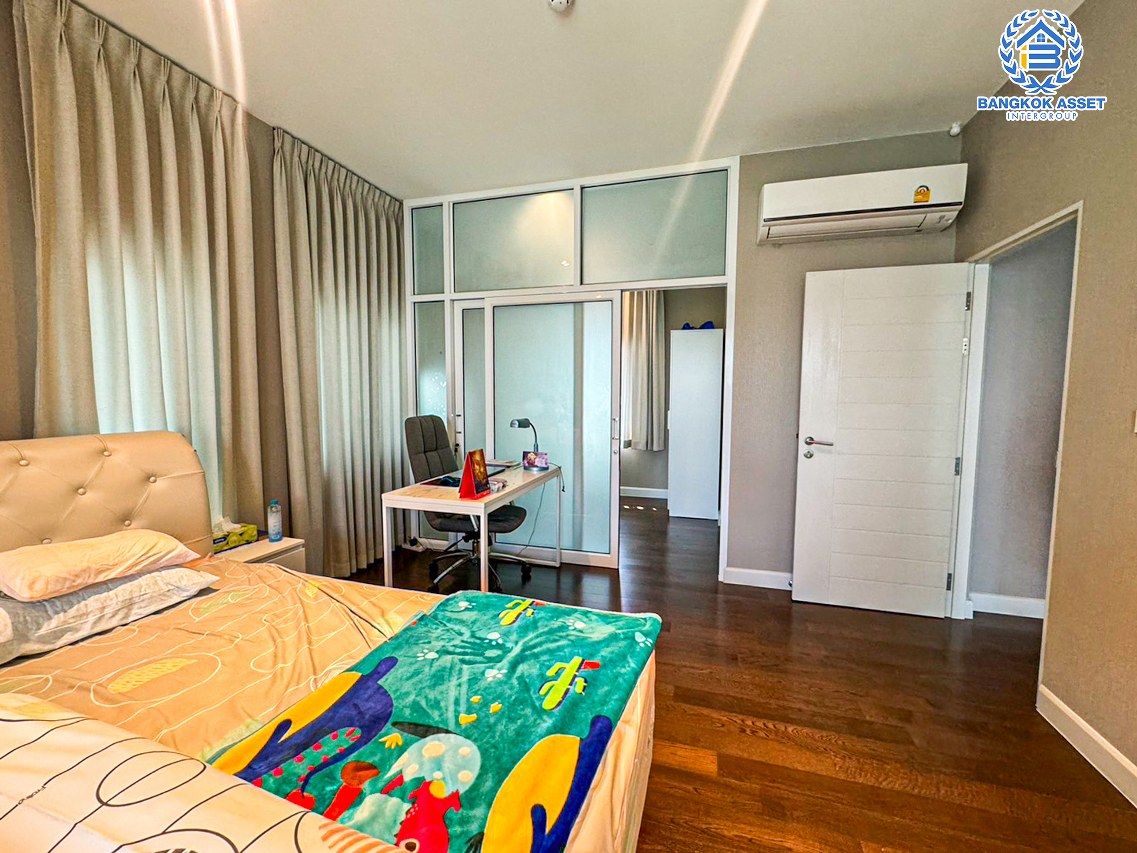 *****บ้านเดี่ยวมือสองนนทบุรี โครงการ บางกอกบูเลอวาร์ด ซิกเนเจอร์ ประชาชื่น เนื้อที่กว้างเกือบ 54 ตร.ว. ฟังก์ชัน 4 ห้องนอน 4 ห้องน้ำ 2 ที่จอดรถ บ้านสภาพสวยมาก มีความเป็นส่วนตัวสูง บนทำเลดี เชื่อมต่อ ถนนติวานนท์, ถนนงามวงศ์วาน ใกล้รถไฟฟ้าสายสีชมพู "สถานีสามัคคี" และทางด่วน "ศรีรัช"