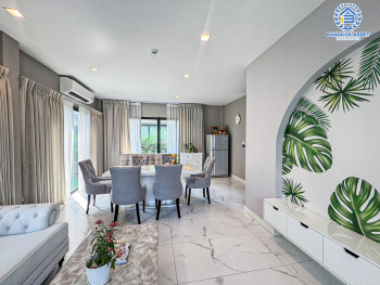 *****บ้านเดี่ยวมือสองนนทบุรี โครงการ บางกอกบูเลอวาร์ด ซิกเนเจอร์ ประชาชื่น เนื้อที่กว้างเกือบ 54 ตร.ว. ฟังก์ชัน 4 ห้องนอน 4 ห้องน้ำ 2 ที่จอดรถ บ้านสภาพสวยมาก มีความเป็นส่วนตัวสูง บนทำเลดี เชื่อมต่อ ถนนติวานนท์, ถนนงามวงศ์วาน ใกล้รถไฟฟ้าสายสีชมพู "สถานีสามัคคี" และทางด่วน "ศรีรัช"