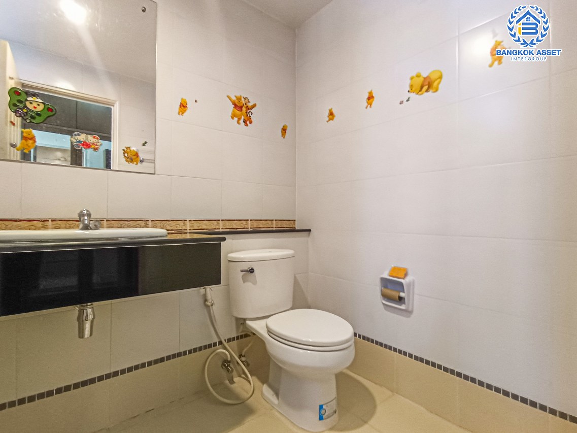 *****บ้านเดี่ยวมือสองนนทบุรี โครงการ ภัสสร7 บางกรวย-ไทรน้อย หลังมุม เนื้อที่กว้าง 52.7 ตร.ว. ฟังก์ชัน 4 ห้องนอน 3 ห้องน้ำ 2 ที่จอดรถ แถมฟรี! 4 เครื่องปรับอากาศ 2 เครื่องทำน้ำอุ่น 1 เครื่องดูดควัน บนทำเลเดินทางสะดวก เชื่อมต่อ ถนนรัตนาธิเบศร์ ใกล้รถไฟฟ้าสายสีม่วง "สถานีบางพลู" และทางด่วน "ศรีรัช" จองเลย