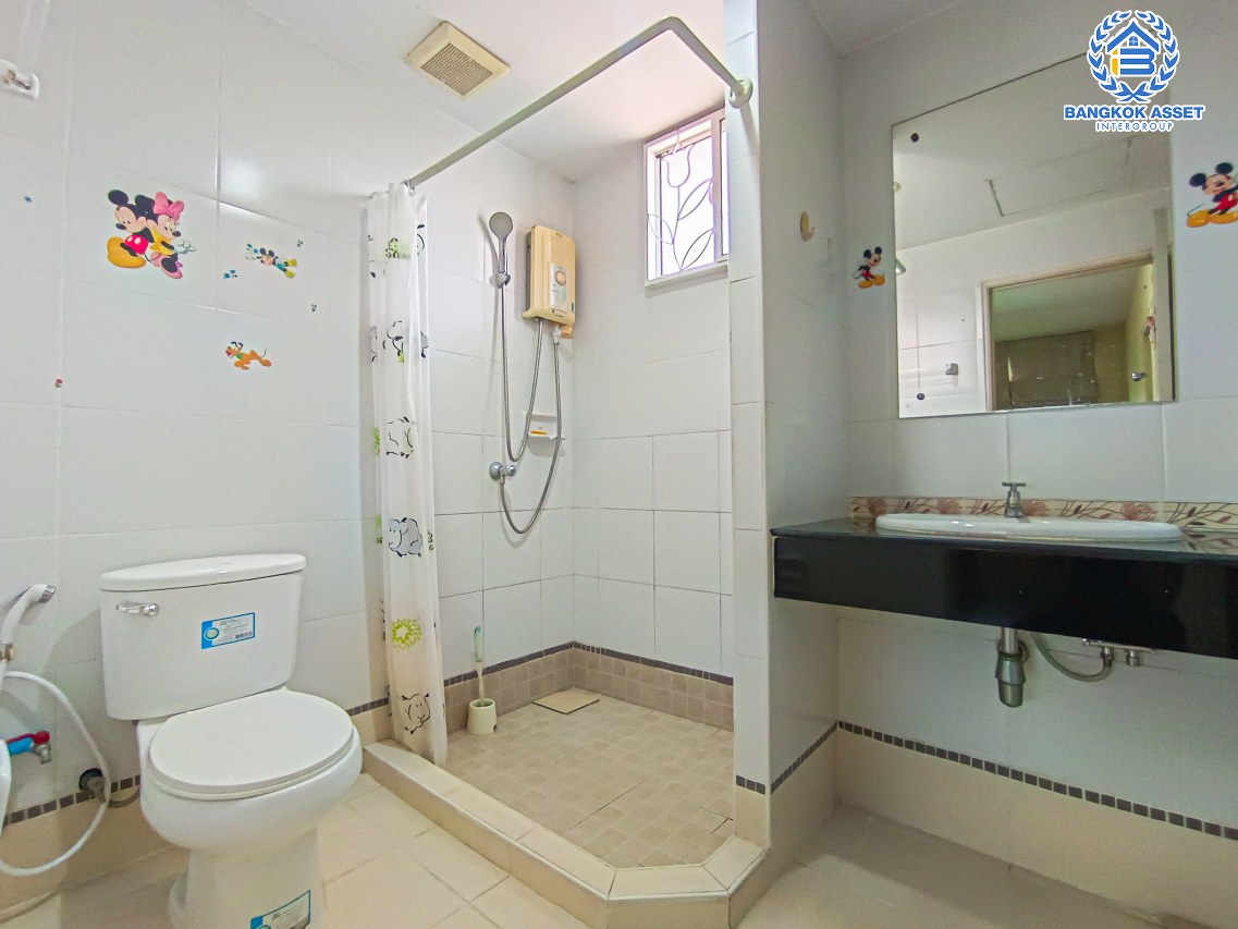 *****บ้านเดี่ยวมือสองนนทบุรี โครงการ ภัสสร7 บางกรวย-ไทรน้อย หลังมุม เนื้อที่กว้าง 52.7 ตร.ว. ฟังก์ชัน 4 ห้องนอน 3 ห้องน้ำ 2 ที่จอดรถ แถมฟรี! 4 เครื่องปรับอากาศ 2 เครื่องทำน้ำอุ่น 1 เครื่องดูดควัน บนทำเลเดินทางสะดวก เชื่อมต่อ ถนนรัตนาธิเบศร์ ใกล้รถไฟฟ้าสายสีม่วง "สถานีบางพลู" และทางด่วน "ศรีรัช" จองเลย