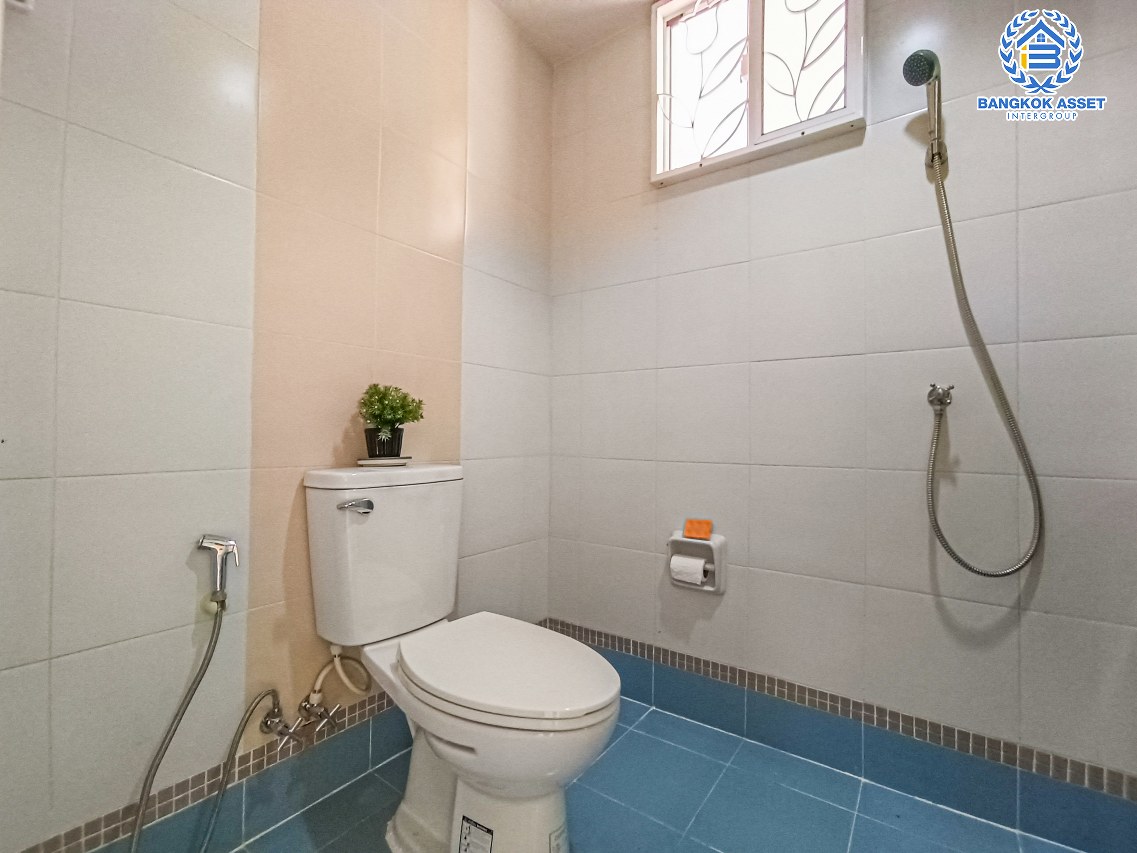 *****บ้านเดี่ยวมือสองนนทบุรี โครงการ ภัสสร7 บางกรวย-ไทรน้อย หลังมุม เนื้อที่กว้าง 52.7 ตร.ว. ฟังก์ชัน 4 ห้องนอน 3 ห้องน้ำ 2 ที่จอดรถ แถมฟรี! 4 เครื่องปรับอากาศ 2 เครื่องทำน้ำอุ่น 1 เครื่องดูดควัน บนทำเลเดินทางสะดวก เชื่อมต่อ ถนนรัตนาธิเบศร์ ใกล้รถไฟฟ้าสายสีม่วง "สถานีบางพลู" และทางด่วน "ศรีรัช" จองเลย