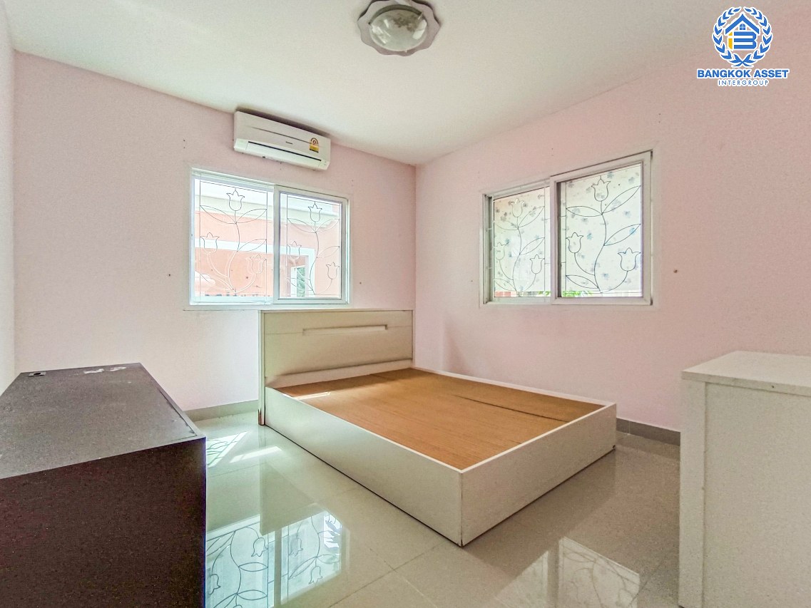 *****บ้านเดี่ยวมือสองนนทบุรี โครงการ ภัสสร7 บางกรวย-ไทรน้อย หลังมุม เนื้อที่กว้าง 52.7 ตร.ว. ฟังก์ชัน 4 ห้องนอน 3 ห้องน้ำ 2 ที่จอดรถ แถมฟรี! 4 เครื่องปรับอากาศ 2 เครื่องทำน้ำอุ่น 1 เครื่องดูดควัน บนทำเลเดินทางสะดวก เชื่อมต่อ ถนนรัตนาธิเบศร์ ใกล้รถไฟฟ้าสายสีม่วง "สถานีบางพลู" และทางด่วน "ศรีรัช" จองเลย