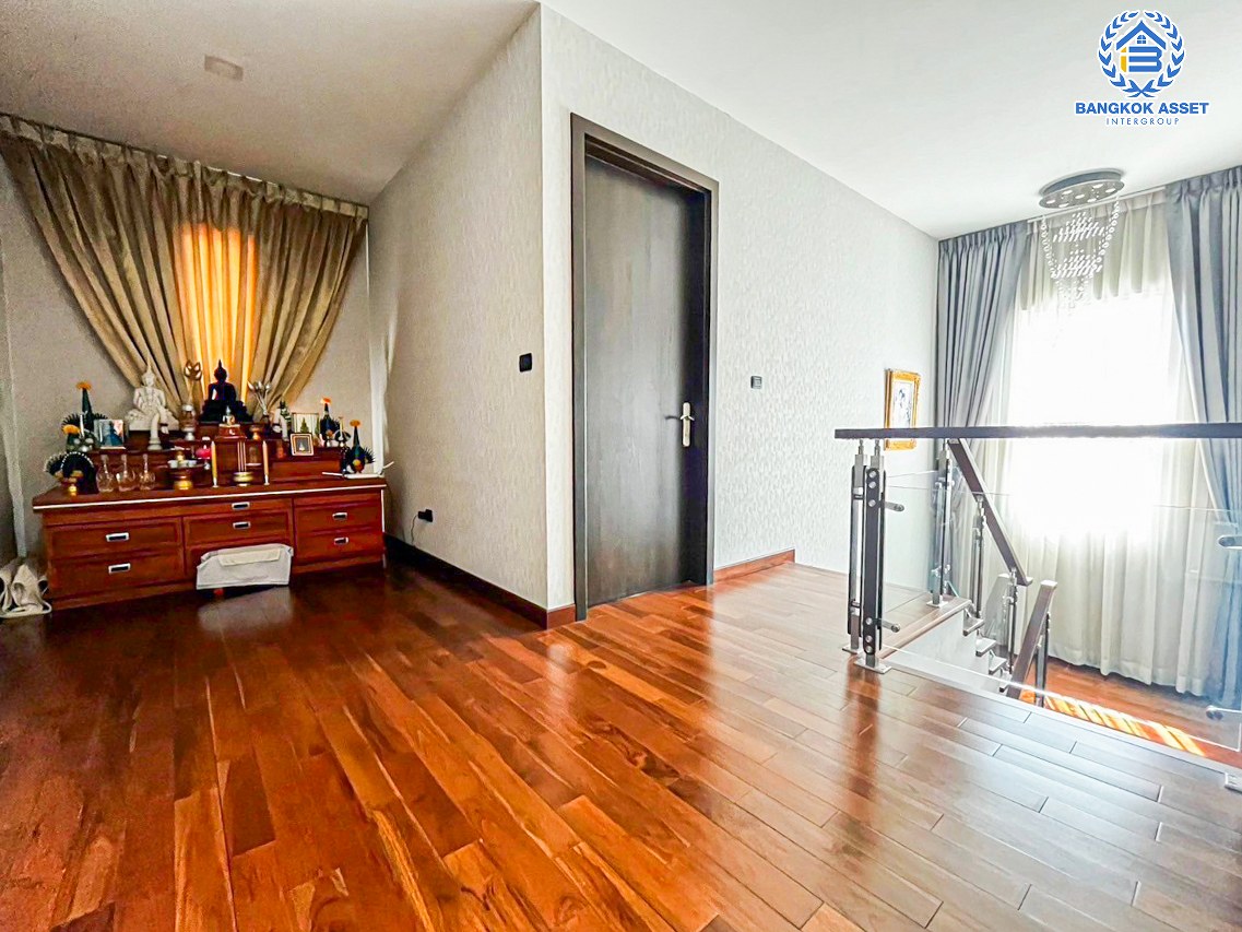 *****บ้านเดี่ยวมือสองนนทบุรี โครงการ เพอร์เฟค มาสเตอร์พีซ แจ้งวัฒนะ หลังมุม เนื้อที่กว้างขวางถึง 98.5 ตร.ว. ฟังก์ชัน 4 ห้องนอน 4 ห้องน้ำ 2 ที่จอดรถ มีอาคารโครงสร้างแยกจากตัวบ้าน ทำออฟฟิศได้ บรรยากาศสงบ บนทำเลตรงข้ามโรงเรียน SISB เชื่อมต่อ ถ.ราชพฤกษ์, ถ.บางกรวย-กรุงเทพ ใกล้รถไฟฟ้าสายสีชมพู "สถานีห้าแยกปากเกร็ด" และทางด่วน "แจ้งวัฒนะ" จองเลย!