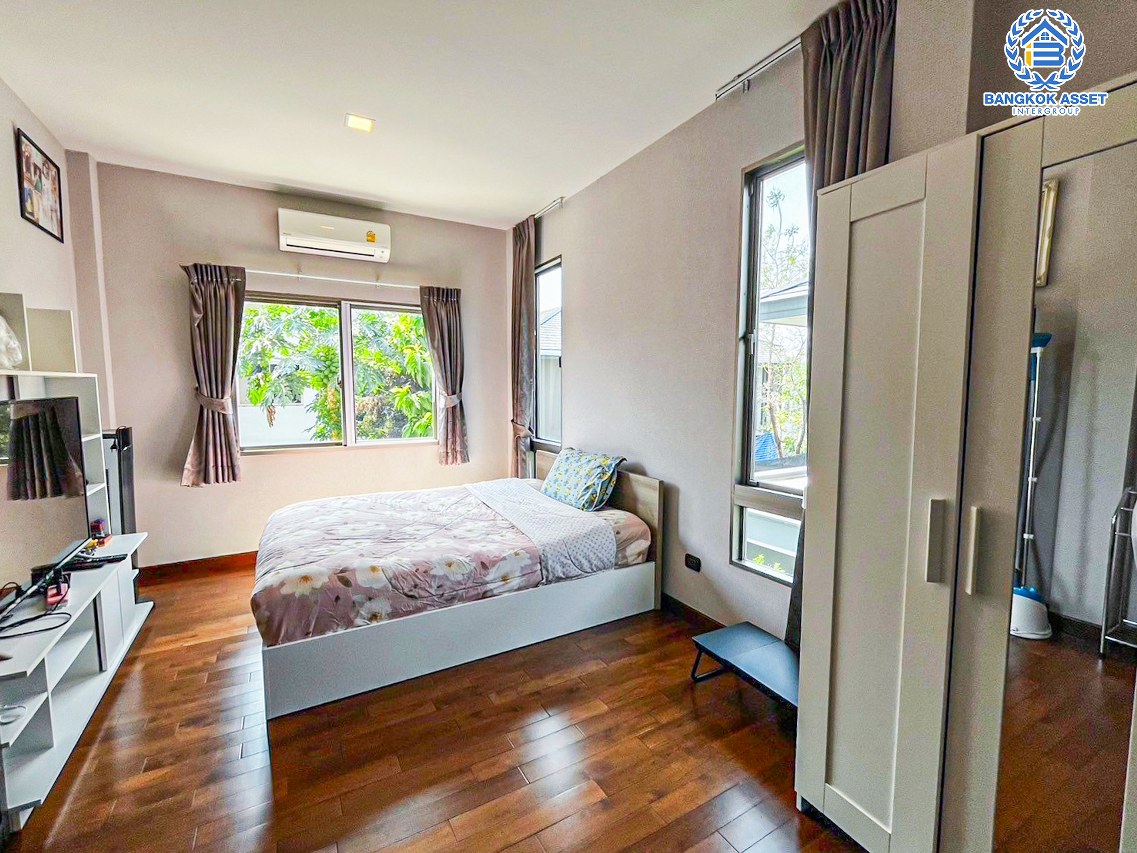 *****บ้านเดี่ยวมือสองนนทบุรี โครงการ เพอร์เฟค มาสเตอร์พีซ แจ้งวัฒนะ หลังมุม เนื้อที่กว้างขวางถึง 98.5 ตร.ว. ฟังก์ชัน 4 ห้องนอน 4 ห้องน้ำ 2 ที่จอดรถ มีอาคารโครงสร้างแยกจากตัวบ้าน ทำออฟฟิศได้ บรรยากาศสงบ บนทำเลตรงข้ามโรงเรียน SISB เชื่อมต่อ ถ.ราชพฤกษ์, ถ.บางกรวย-กรุงเทพ ใกล้รถไฟฟ้าสายสีชมพู "สถานีห้าแยกปากเกร็ด" และทางด่วน "แจ้งวัฒนะ" จองเลย!