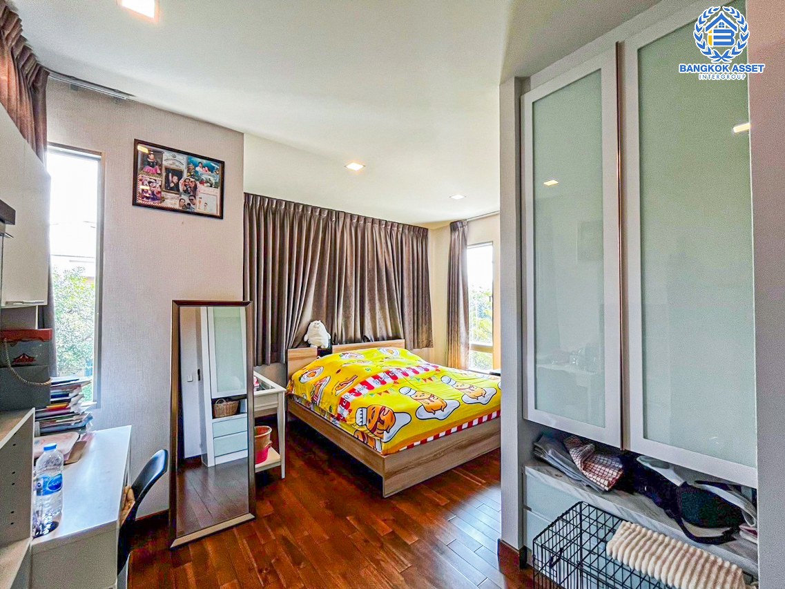 *****บ้านเดี่ยวมือสองนนทบุรี โครงการ เพอร์เฟค มาสเตอร์พีซ แจ้งวัฒนะ หลังมุม เนื้อที่กว้างขวางถึง 98.5 ตร.ว. ฟังก์ชัน 4 ห้องนอน 4 ห้องน้ำ 2 ที่จอดรถ มีอาคารโครงสร้างแยกจากตัวบ้าน ทำออฟฟิศได้ บรรยากาศสงบ บนทำเลตรงข้ามโรงเรียน SISB เชื่อมต่อ ถ.ราชพฤกษ์, ถ.บางกรวย-กรุงเทพ ใกล้รถไฟฟ้าสายสีชมพู "สถานีห้าแยกปากเกร็ด" และทางด่วน "แจ้งวัฒนะ" จองเลย!