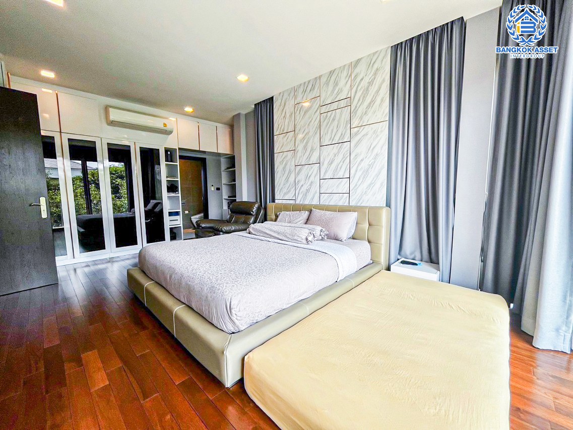 *****บ้านเดี่ยวมือสองนนทบุรี โครงการ เพอร์เฟค มาสเตอร์พีซ แจ้งวัฒนะ หลังมุม เนื้อที่กว้างขวางถึง 98.5 ตร.ว. ฟังก์ชัน 4 ห้องนอน 4 ห้องน้ำ 2 ที่จอดรถ มีอาคารโครงสร้างแยกจากตัวบ้าน ทำออฟฟิศได้ บรรยากาศสงบ บนทำเลตรงข้ามโรงเรียน SISB เชื่อมต่อ ถ.ราชพฤกษ์, ถ.บางกรวย-กรุงเทพ ใกล้รถไฟฟ้าสายสีชมพู "สถานีห้าแยกปากเกร็ด" และทางด่วน "แจ้งวัฒนะ" จองเลย!