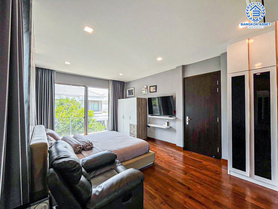 *****บ้านเดี่ยวมือสองนนทบุรี โครงการ เพอร์เฟค มาสเตอร์พีซ แจ้งวัฒนะ หลังมุม เนื้อที่กว้างขวางถึง 98.5 ตร.ว. ฟังก์ชัน 4 ห้องนอน 4 ห้องน้ำ 2 ที่จอดรถ มีอาคารโครงสร้างแยกจากตัวบ้าน ทำออฟฟิศได้ บรรยากาศสงบ บนทำเลตรงข้ามโรงเรียน SISB เชื่อมต่อ ถ.ราชพฤกษ์, ถ.บางกรวย-กรุงเทพ ใกล้รถไฟฟ้าสายสีชมพู "สถานีห้าแยกปากเกร็ด" และทางด่วน "แจ้งวัฒนะ" จองเลย!