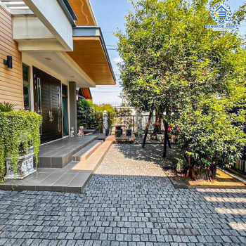 *****บ้านเดี่ยวมือสองนนทบุรี โครงการ เพอร์เฟค มาสเตอร์พีซ แจ้งวัฒนะ หลังมุม เนื้อที่กว้างขวางถึง 98.5 ตร.ว. ฟังก์ชัน 4 ห้องนอน 4 ห้องน้ำ 2 ที่จอดรถ มีอาคารโครงสร้างแยกจากตัวบ้าน ทำออฟฟิศได้ บรรยากาศสงบ บนทำเลตรงข้ามโรงเรียน SISB เชื่อมต่อ ถ.ราชพฤกษ์, ถ.บางกรวย-กรุงเทพ ใกล้รถไฟฟ้าสายสีชมพู "สถานีห้าแยกปากเกร็ด" และทางด่วน "แจ้งวัฒนะ" จองเลย!