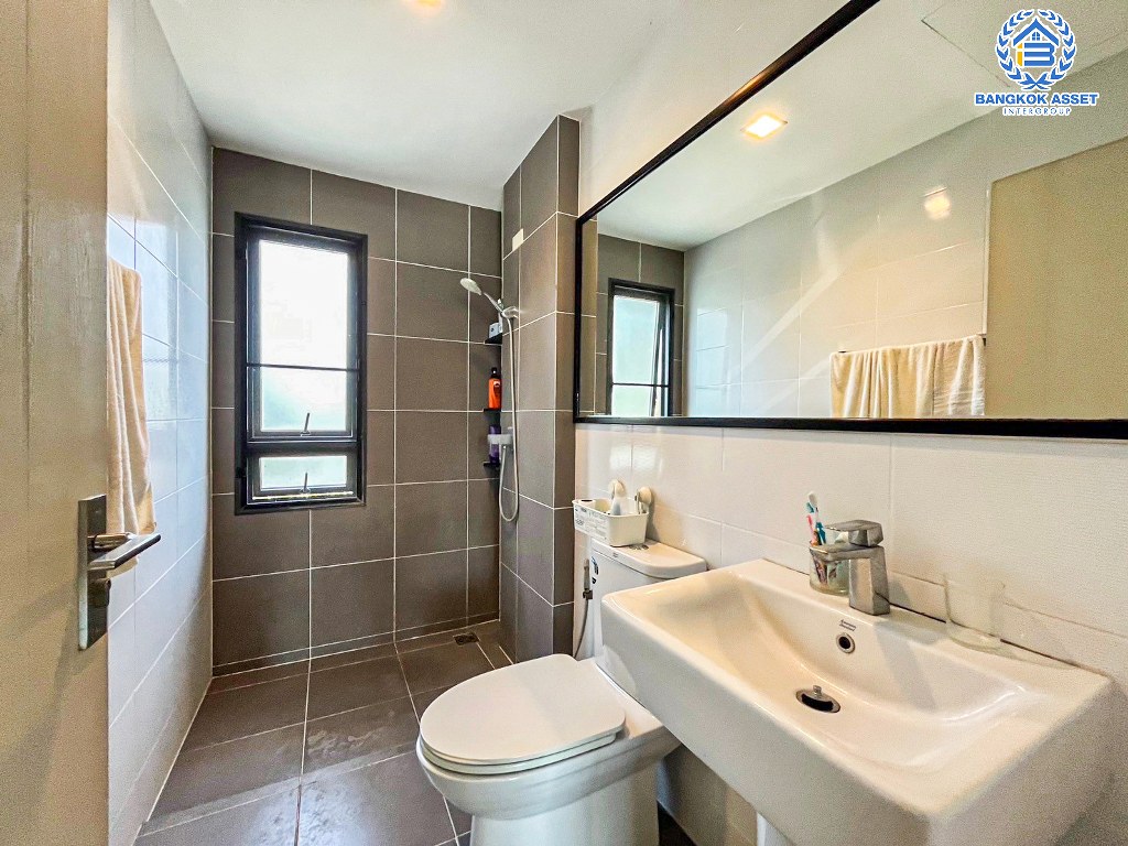 *****บ้านเดี่ยวมือสองนนทบุรี โครงการ เวนิว พระราม5-2 เนื้อที่กว้างมากถึง 67.1 ตร.ว. ฟังก์ชัน 4 ห้องนอน 3 ห้องน้ำ 2 ที่จอดรถ บ้านสภาพสวยทั้งภายนอก และภายใน น่าอยู่สุดๆ บนทำเลเยี่ยม เชื่อมต่อถนนนครอินทร์ ใกล้รถไฟฟ้าสายสีม่วง "สถานีแยกติวานนท์" จองเลย!