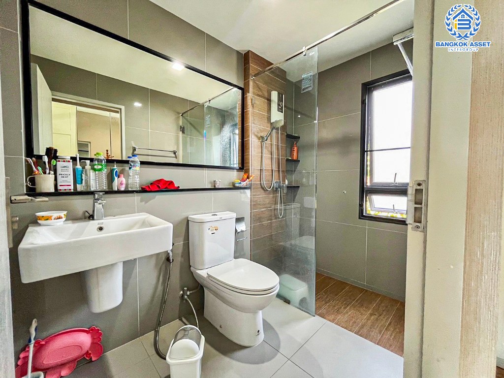 *****บ้านเดี่ยวมือสองนนทบุรี โครงการ เวนิว พระราม5-2 เนื้อที่กว้างมากถึง 67.1 ตร.ว. ฟังก์ชัน 4 ห้องนอน 3 ห้องน้ำ 2 ที่จอดรถ บ้านสภาพสวยทั้งภายนอก และภายใน น่าอยู่สุดๆ บนทำเลเยี่ยม เชื่อมต่อถนนนครอินทร์ ใกล้รถไฟฟ้าสายสีม่วง "สถานีแยกติวานนท์" จองเลย!