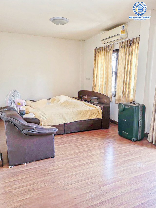 *****ทาวน์เฮ้าส์มือสองนนทบุรี โครงการ ทิพย์พิมาน บ้านริมคลอง เนื้อที่กว้าง 21 ตร.ว. ฟังก์ชัน 4 ห้องนอน 2 ห้องน้ำ บ้านสภาพดี บนทำเลเดินทางเข้า-ออกได้หลายทาง เชื่อมต่อ ถนนกาญจนาภิเษก, ถนนนครอินทร์ ใกล้รถไฟฟ้ารถไฟฟ้าสายสีม่วง "สถานีคลองบางไผ่" และทางด่วน "กาญจนาภิเษก" ราคาถูกสุดในย่านนี้