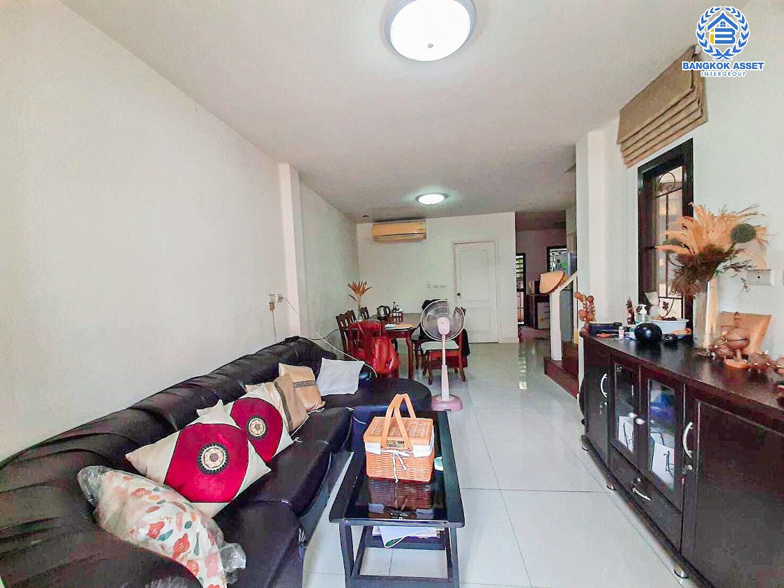 *****ทาวน์เฮ้าส์มือสองนนทบุรี โครงการ ทิพย์พิมาน บ้านริมคลอง เนื้อที่กว้าง 21 ตร.ว. ฟังก์ชัน 4 ห้องนอน 2 ห้องน้ำ บ้านสภาพดี บนทำเลเดินทางเข้า-ออกได้หลายทาง เชื่อมต่อ ถนนกาญจนาภิเษก, ถนนนครอินทร์ ใกล้รถไฟฟ้ารถไฟฟ้าสายสีม่วง "สถานีคลองบางไผ่" และทางด่วน "กาญจนาภิเษก" ราคาถูกสุดในย่านนี้