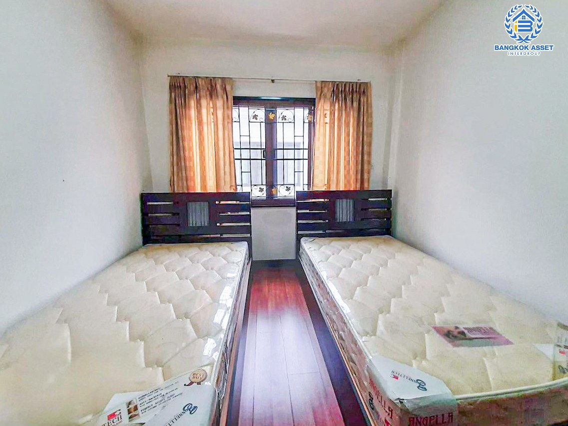 *****ทาวน์เฮ้าส์มือสองนนทบุรี โครงการ ทิพย์พิมาน บ้านริมคลอง เนื้อที่กว้าง 21 ตร.ว. ฟังก์ชัน 4 ห้องนอน 2 ห้องน้ำ บ้านสภาพดี บนทำเลเดินทางเข้า-ออกได้หลายทาง เชื่อมต่อ ถนนกาญจนาภิเษก, ถนนนครอินทร์ ใกล้รถไฟฟ้ารถไฟฟ้าสายสีม่วง "สถานีคลองบางไผ่" และทางด่วน "กาญจนาภิเษก" ราคาถูกสุดในย่านนี้