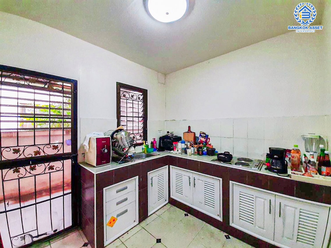 *****ทาวน์เฮ้าส์มือสองนนทบุรี โครงการ ทิพย์พิมาน บ้านริมคลอง เนื้อที่กว้าง 21 ตร.ว. ฟังก์ชัน 4 ห้องนอน 2 ห้องน้ำ บ้านสภาพดี บนทำเลเดินทางเข้า-ออกได้หลายทาง เชื่อมต่อ ถนนกาญจนาภิเษก, ถนนนครอินทร์ ใกล้รถไฟฟ้ารถไฟฟ้าสายสีม่วง "สถานีคลองบางไผ่" และทางด่วน "กาญจนาภิเษก" ราคาถูกสุดในย่านนี้